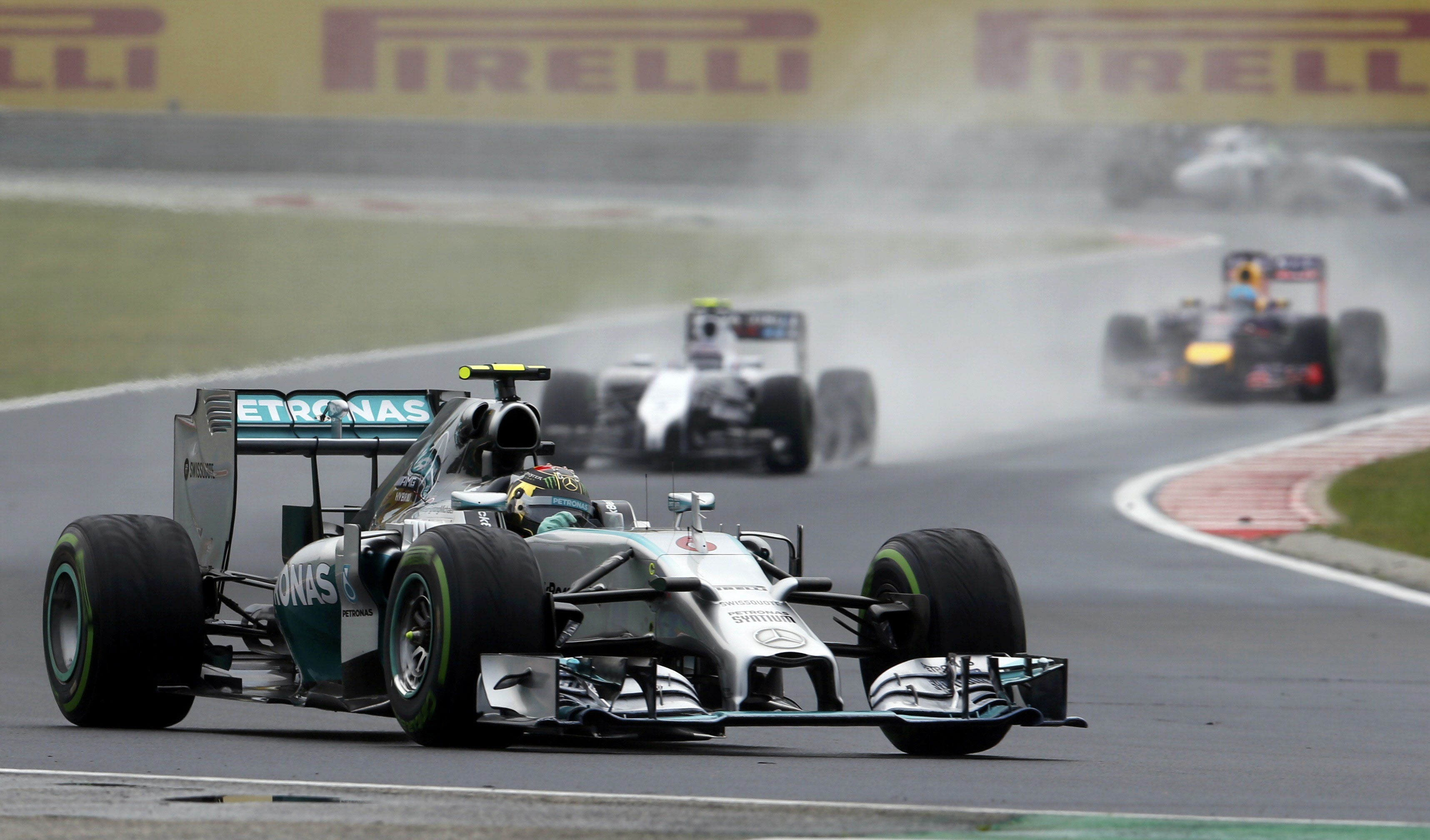 El australiano Daniel Ricciardo (Red Bull) ganó el Gran Premio de Hungría, la undécima prueba del Mundial de Fórmula Uno, disputado hoy, domingo, en el circuito de Hungaroring, donde el español Fernando Alonso (Ferrari) acabó segundo.