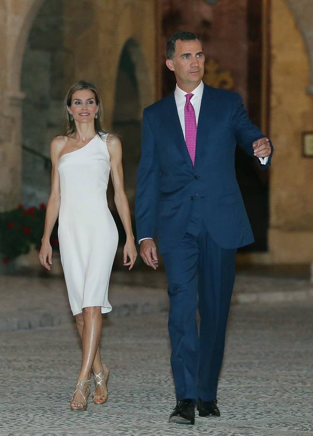 Don Felipe y doña Letizia ofrecen su primera recepción en Palma