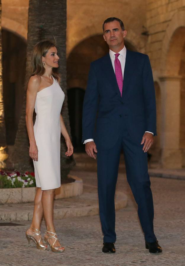 Don Felipe y doña Letizia ofrecen su primera recepción en Palma