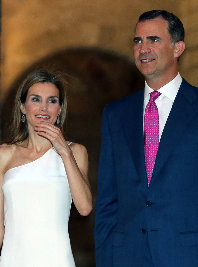 Don Felipe y doña Letizia ofrecen su primera recepción en Palma