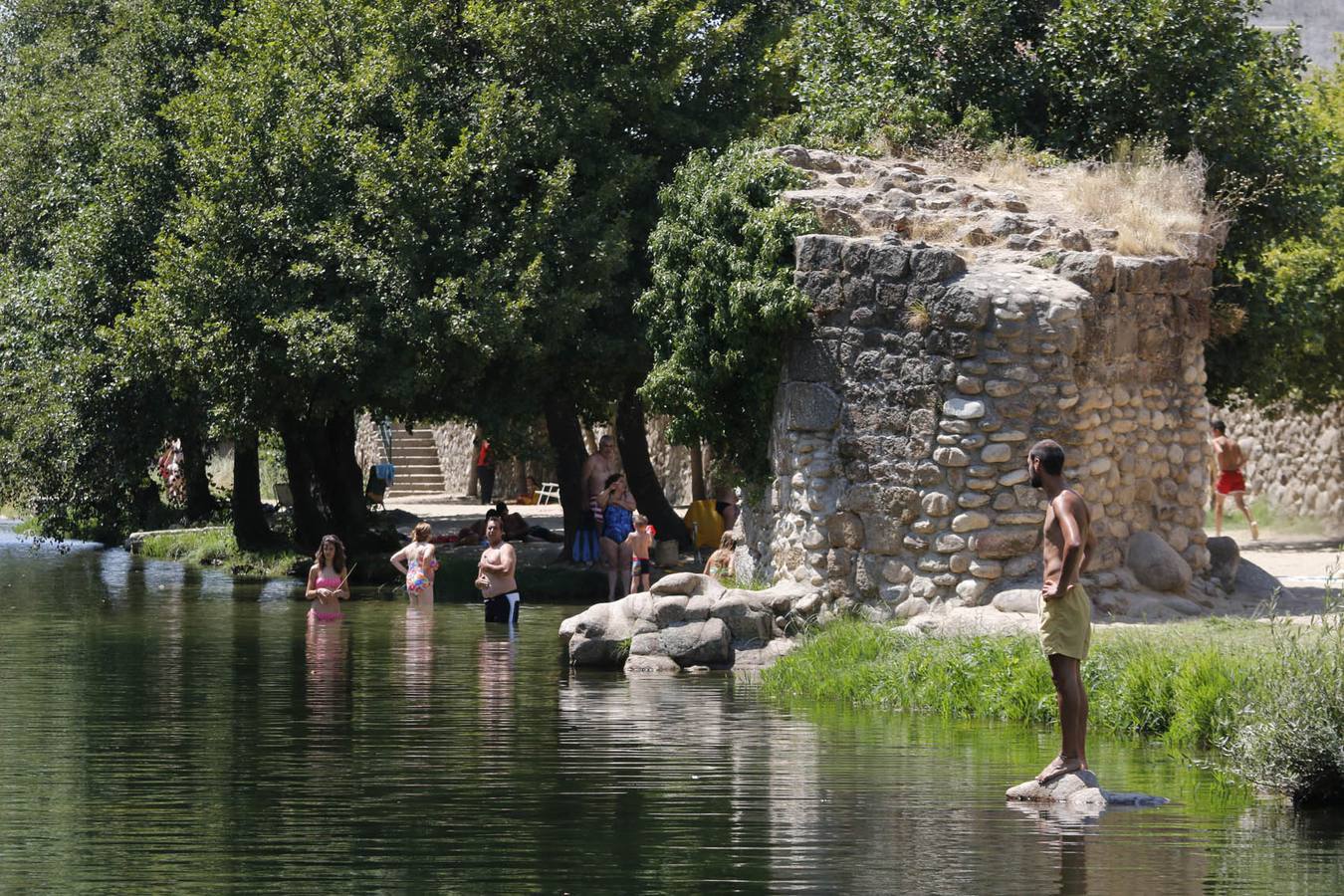 Las peligrosas zambullidas en el Charco del Pilar