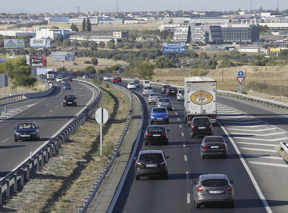 Viernes 15 de agosto: Comienza el puente de agosto con tráfico fluido. EFE/ KIKO HUESCA.