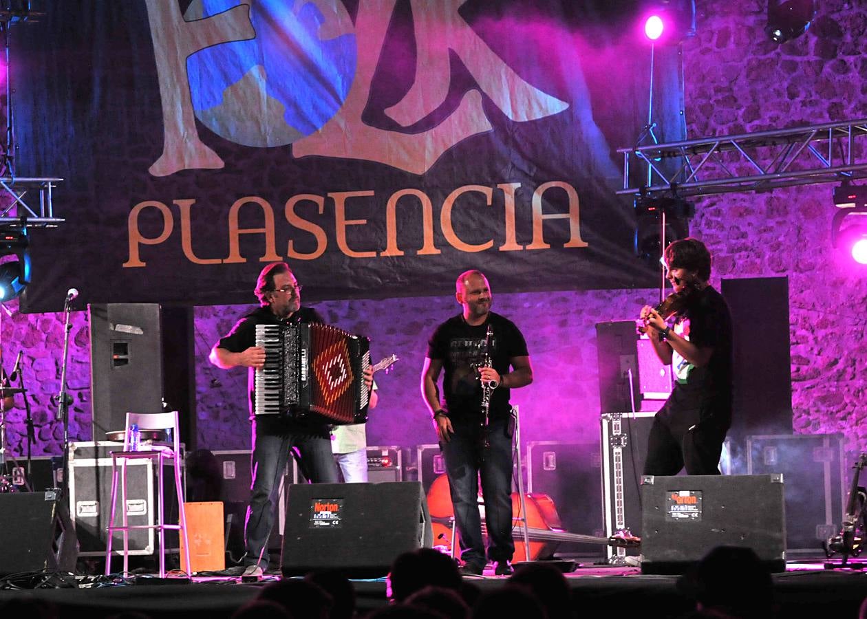 &#039;Enverea&#039; triunfa en el Festival de folk de Plasencia