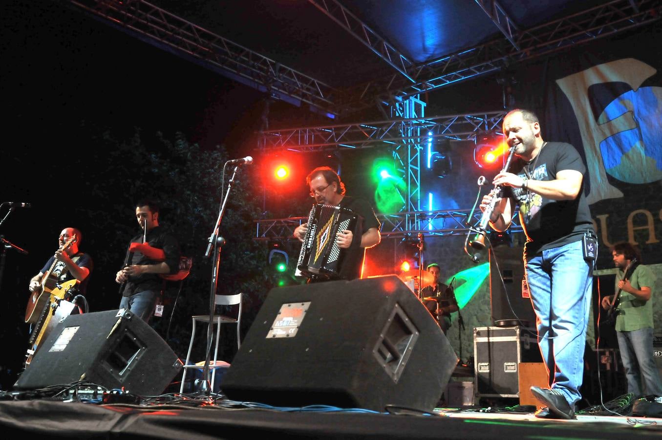 &#039;Enverea&#039; triunfa en el Festival de folk de Plasencia