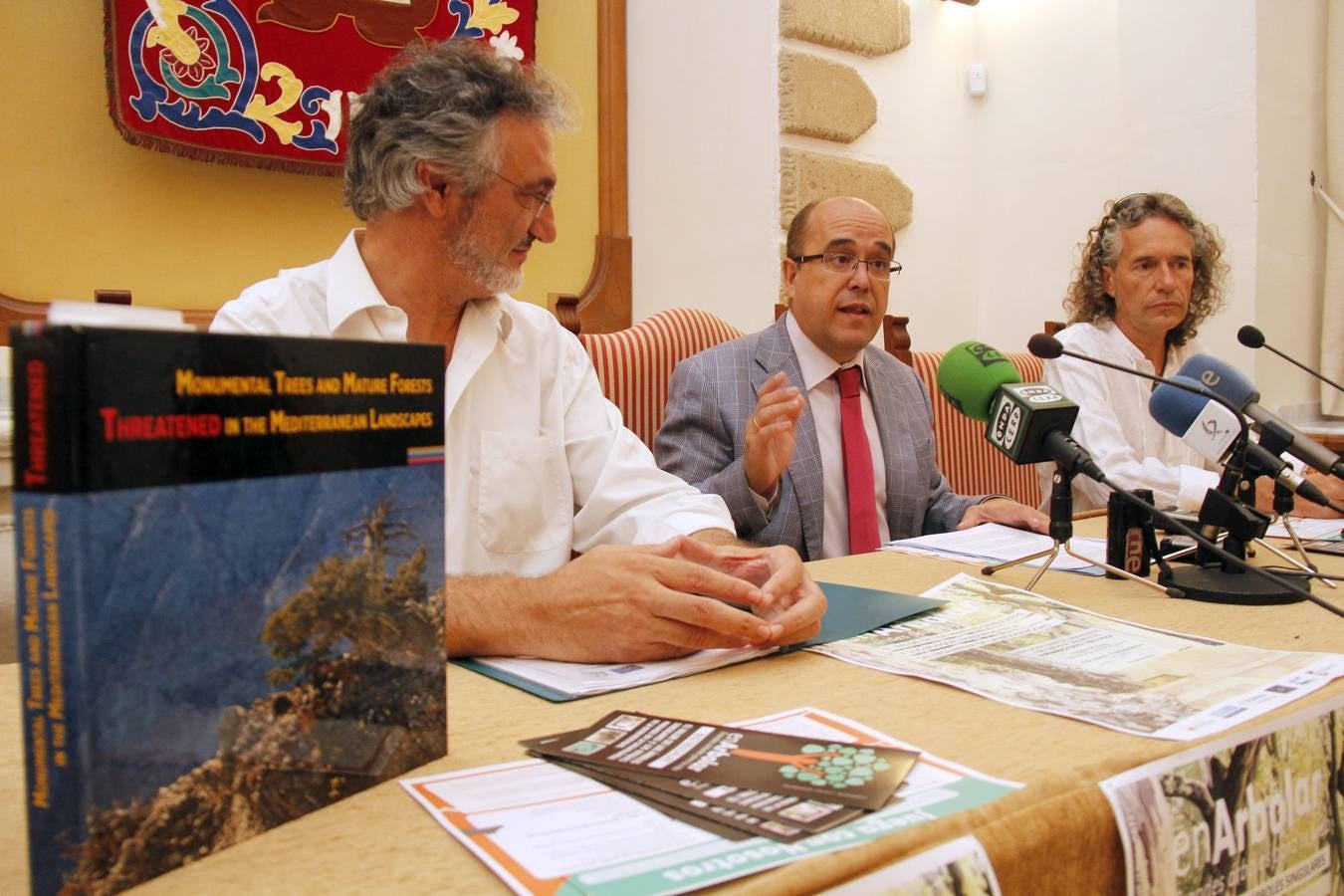 Exposición sobre el arbolado en el Palacio de la Isla