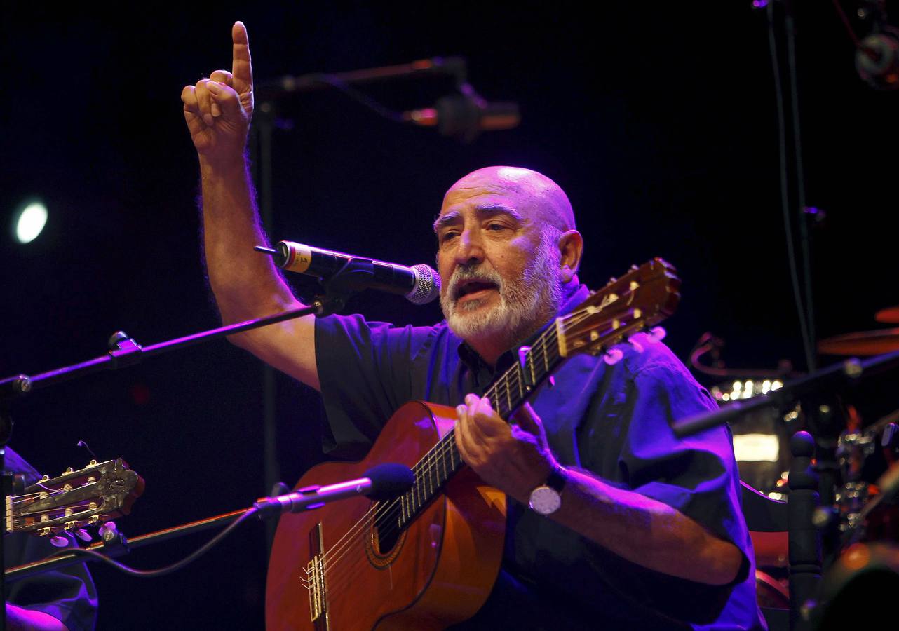 Miércoles, 27 de agosto. Pere Pubill Calaf 'Peret', denominado el padre de la rumba catalana, fallece a los 79 años de edad tras una larga batalla contra el cáncer de pulmón. Fotos: Agencias.