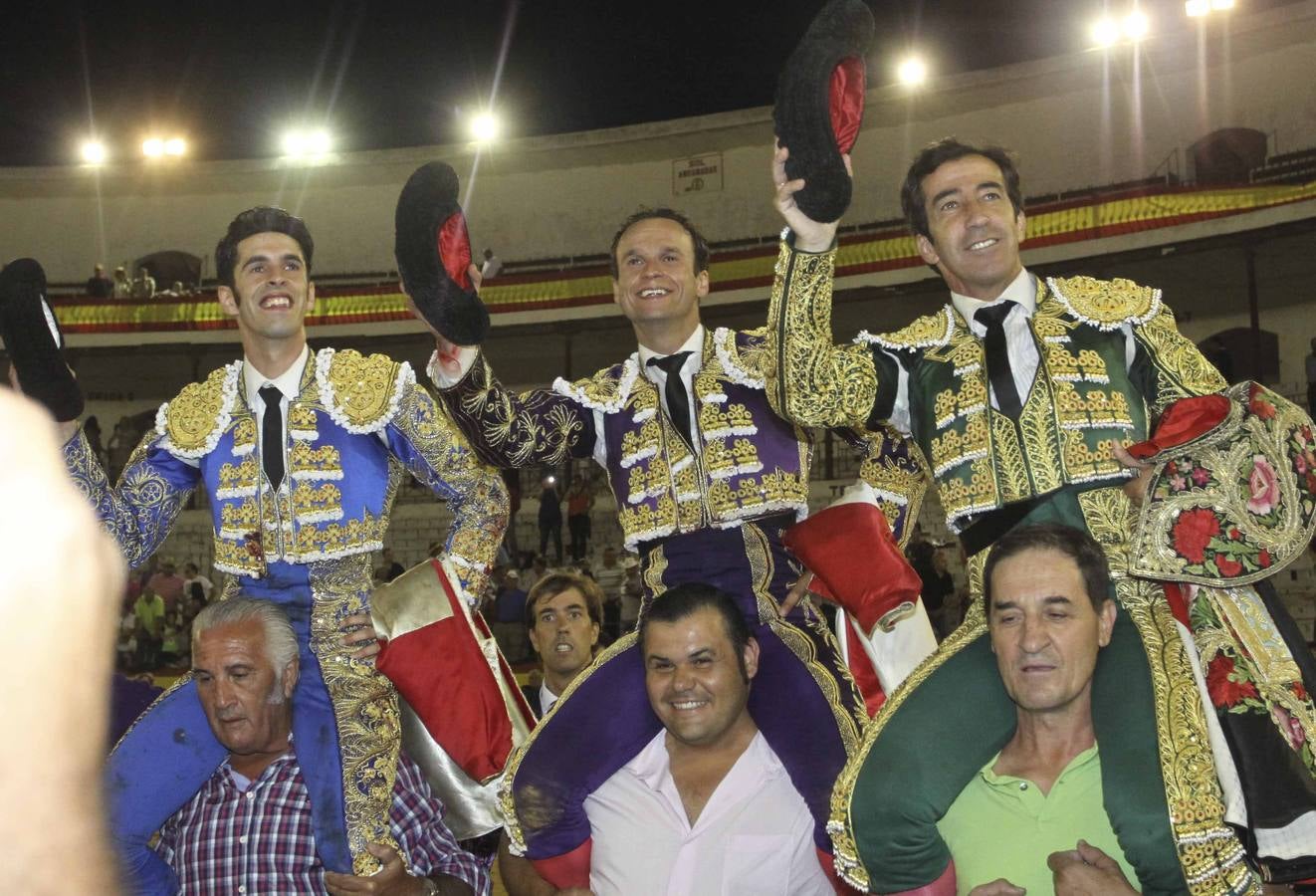 Sábado 6 de septiembre. Mora, Ferrera y Talavante salen a hombros en Mérida. Fotos: J. M. Romero