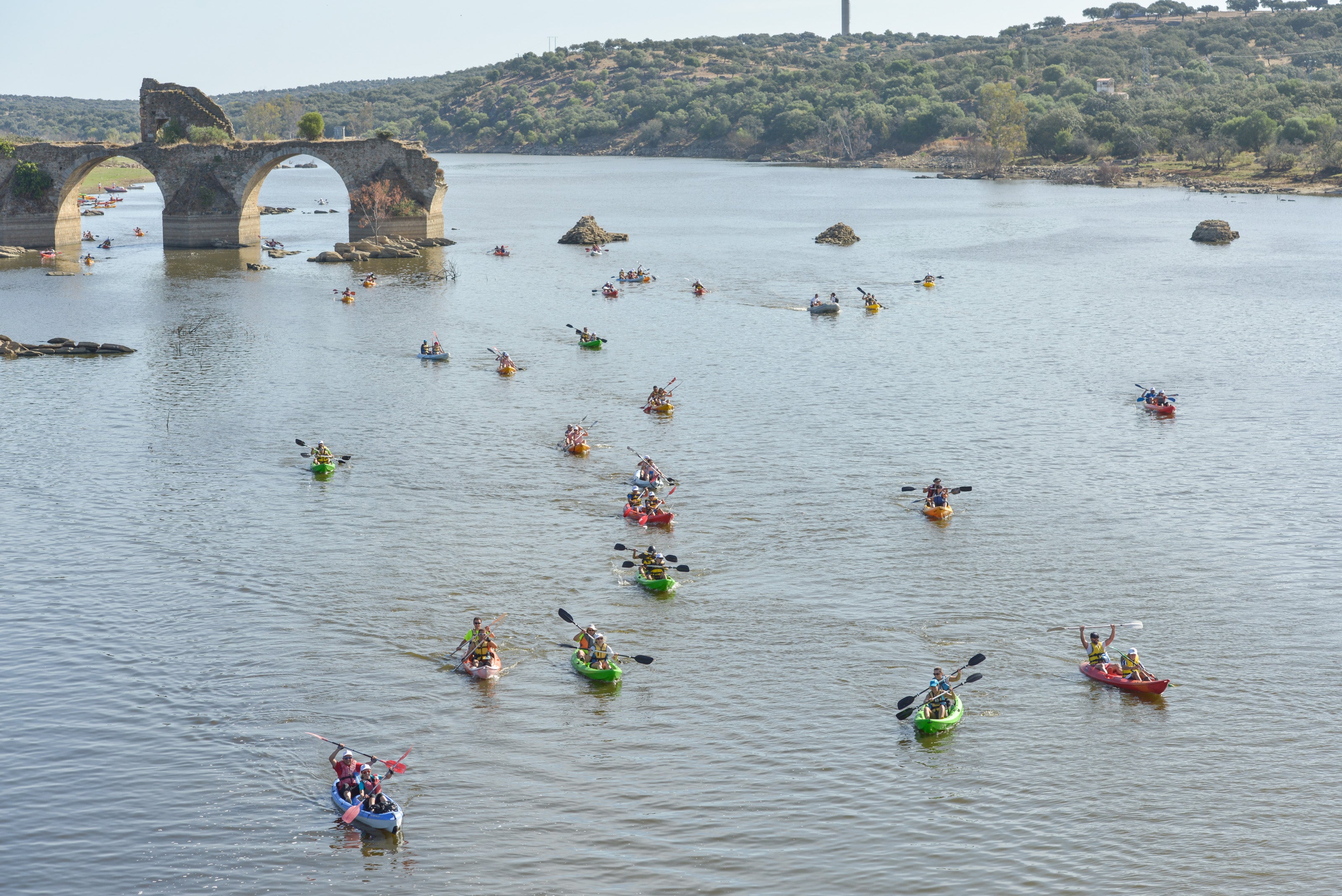 150 piragüistas participan en el III Descenso de Alqueva