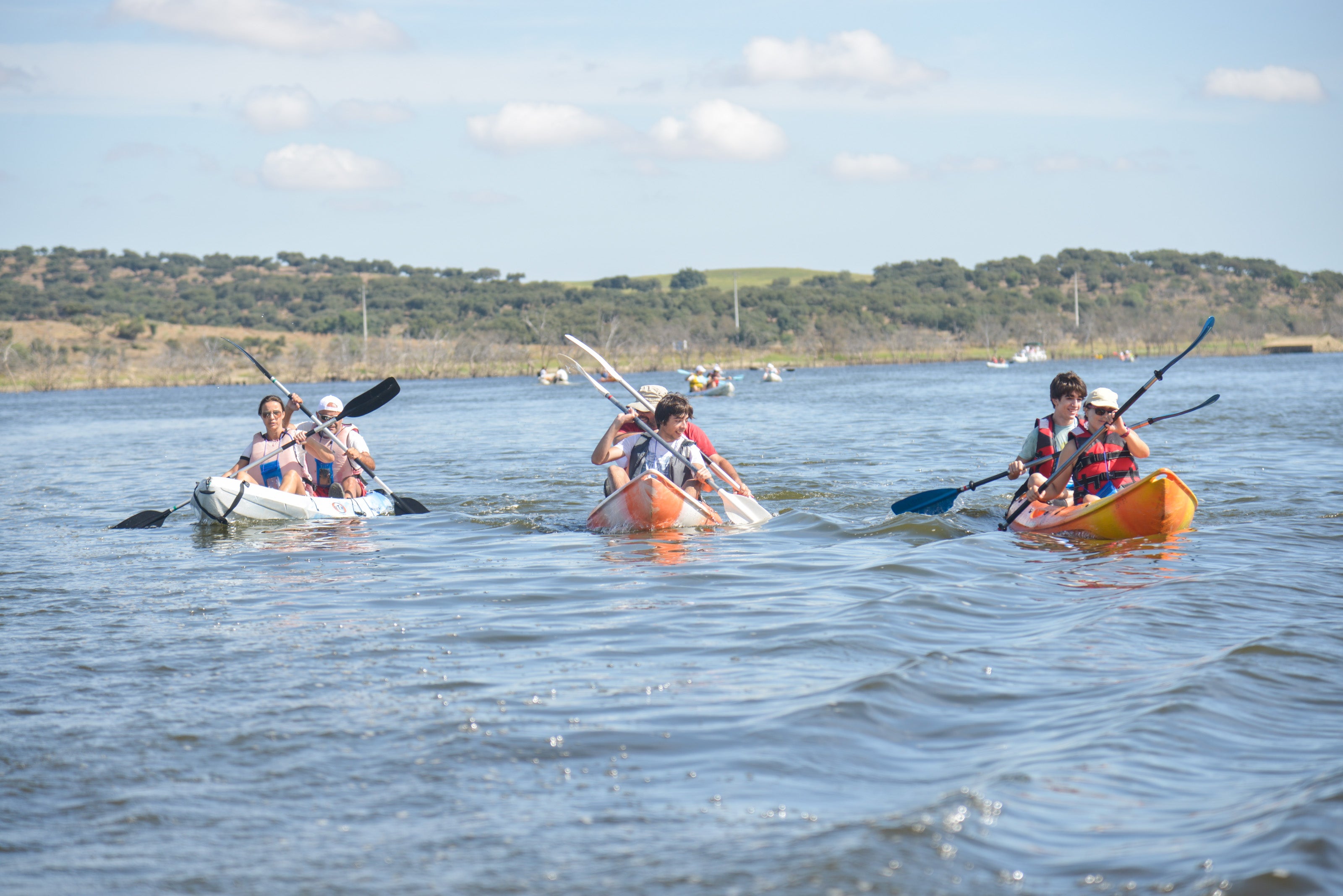 150 piragüistas participan en el III Descenso de Alqueva