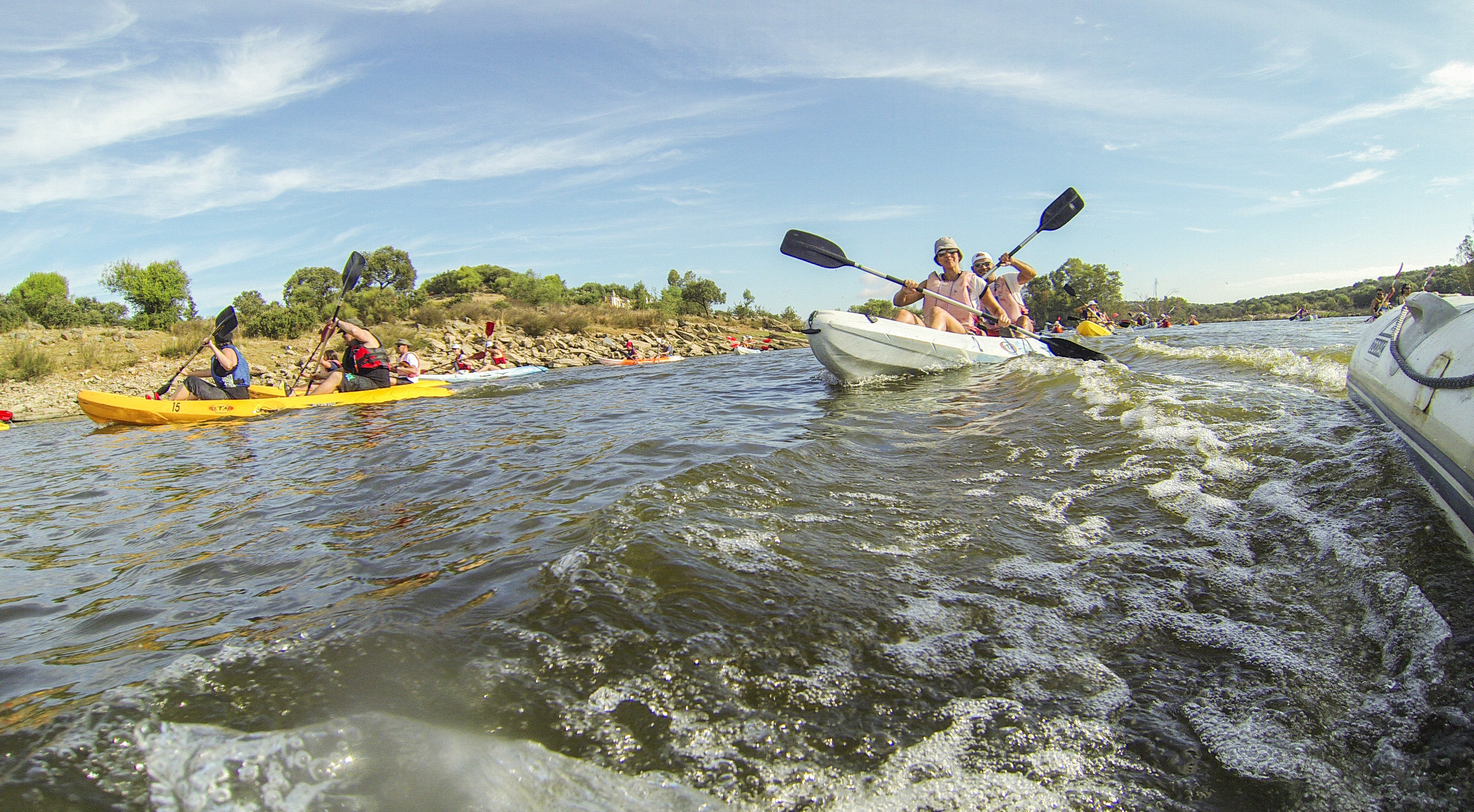 150 piragüistas participan en el III Descenso de Alqueva