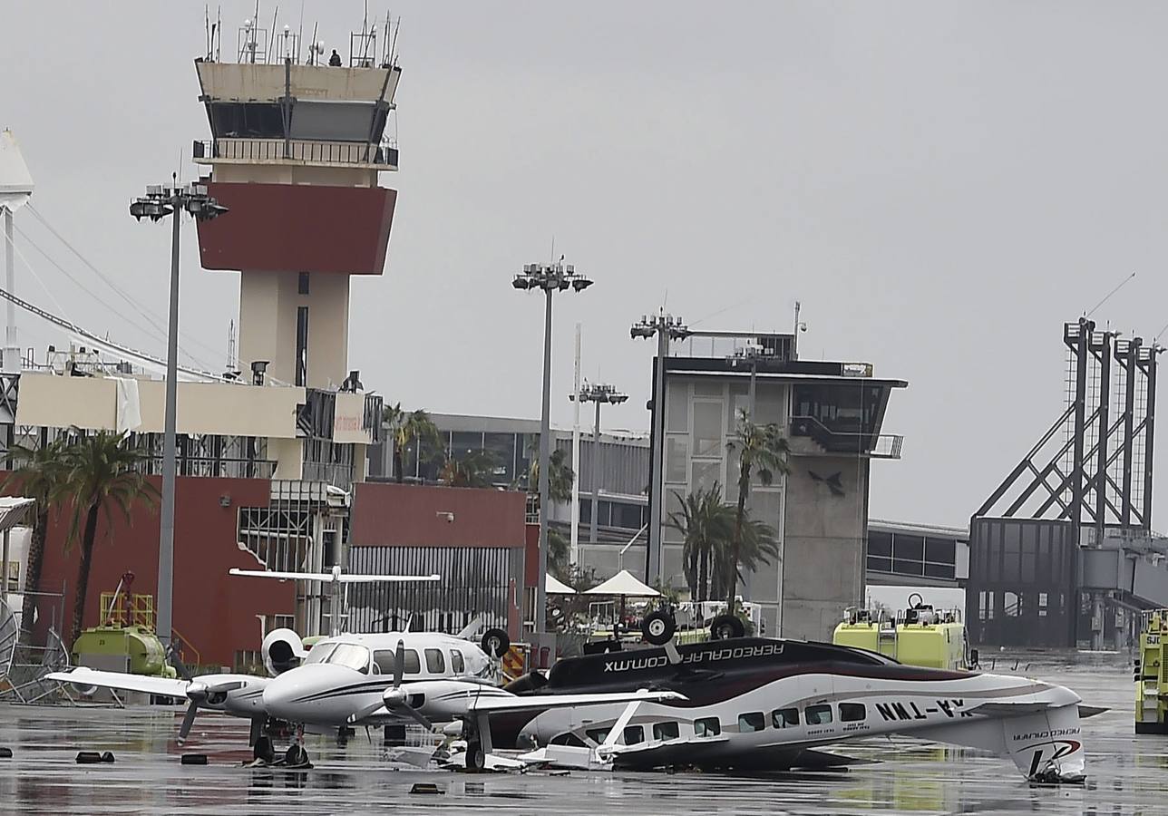 Miércoles 17 de septiembre: El huracán "Odile" abandonó Baja California, causó graves daños y forzó la evacuación de 26.000 turistas. Foto: AFP PHOTO/RONALDO SCHEMIDT