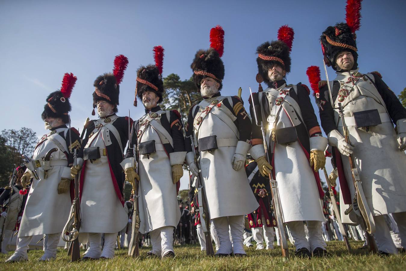 Sábado 20 de septiembre: El 'Imperial Jubilee' reúne a varios cientos de recreadores históricos sobre los terrenos del parque Bois-Preau y el Castillo de Malmaison, conocido como el último hogar de la esposa del emperador Napoleón Bonaparte, Josephine. Durante el transcurso de dos días, re-enactors participar en maniobras militares y desfiles. Foto: EFE/EPA/IAN LANGSDON