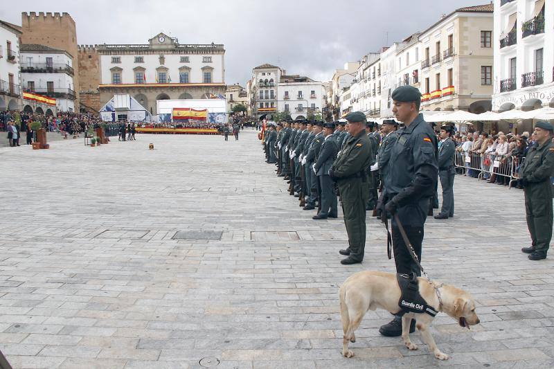 3.000 personas en el primer acto de la Guardia Civil en la Plaza Mayor