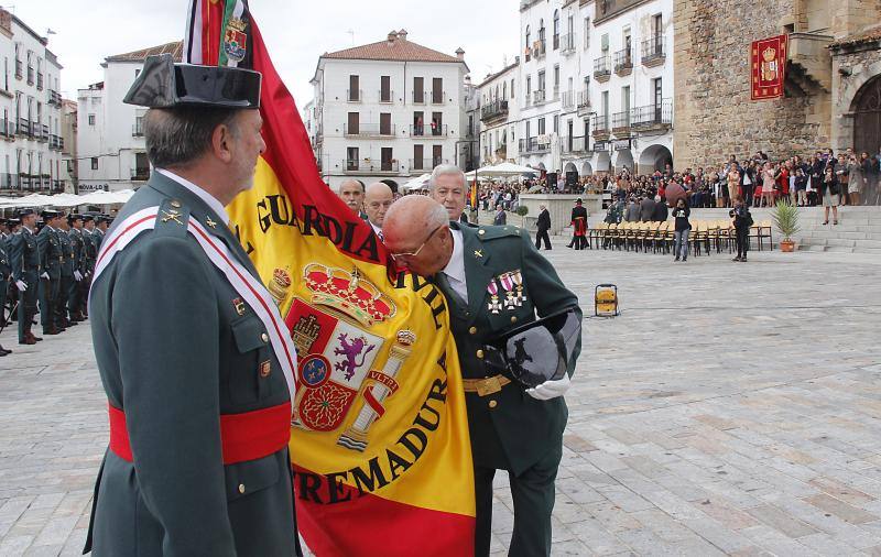 3.000 personas en el primer acto de la Guardia Civil en la Plaza Mayor