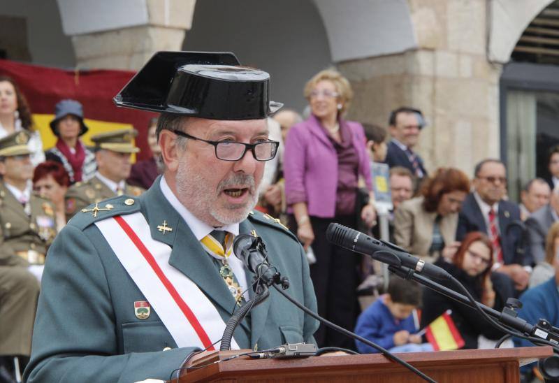 3.000 personas en el primer acto de la Guardia Civil en la Plaza Mayor