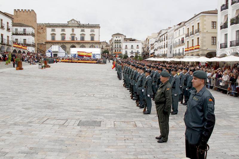 3.000 personas en el primer acto de la Guardia Civil en la Plaza Mayor