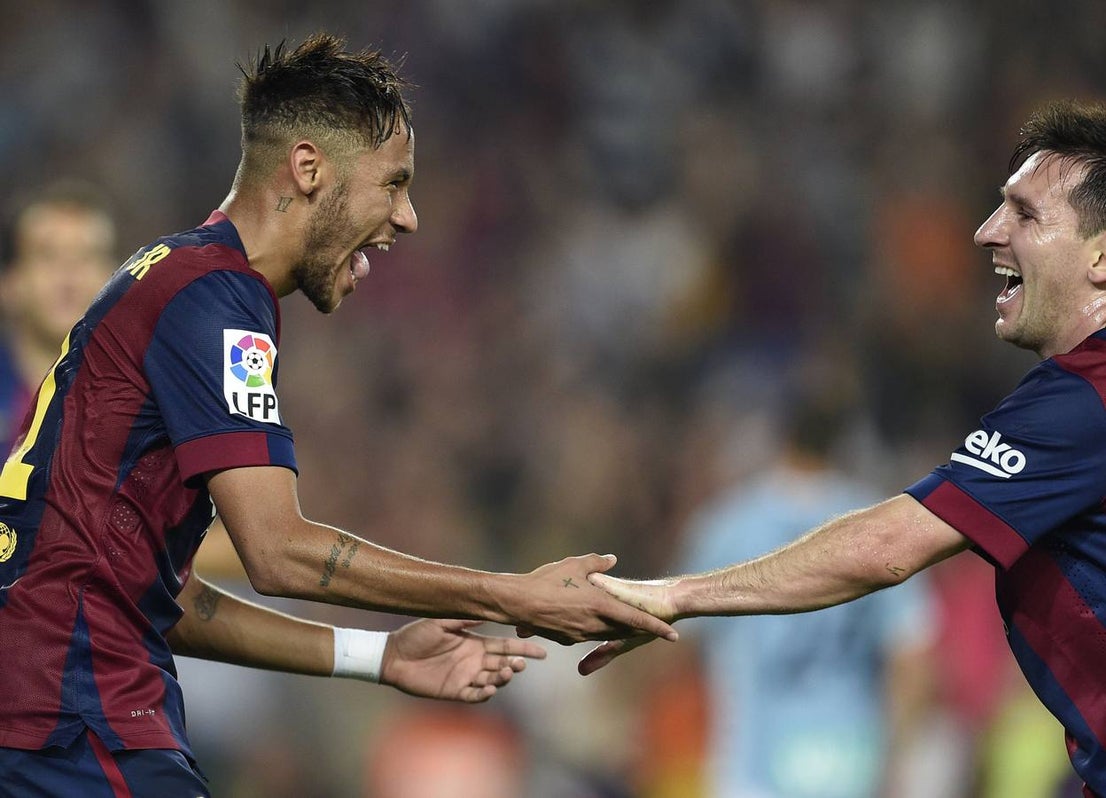Sábado 18 de octubre. Real Madrid y Barcelona vencieron en sus partidos ante el Levante y el Eibar respectivamente, en los que volvieron a marcar Cristiano Ronado y Messi. Fotografía. AFP/REUTERS