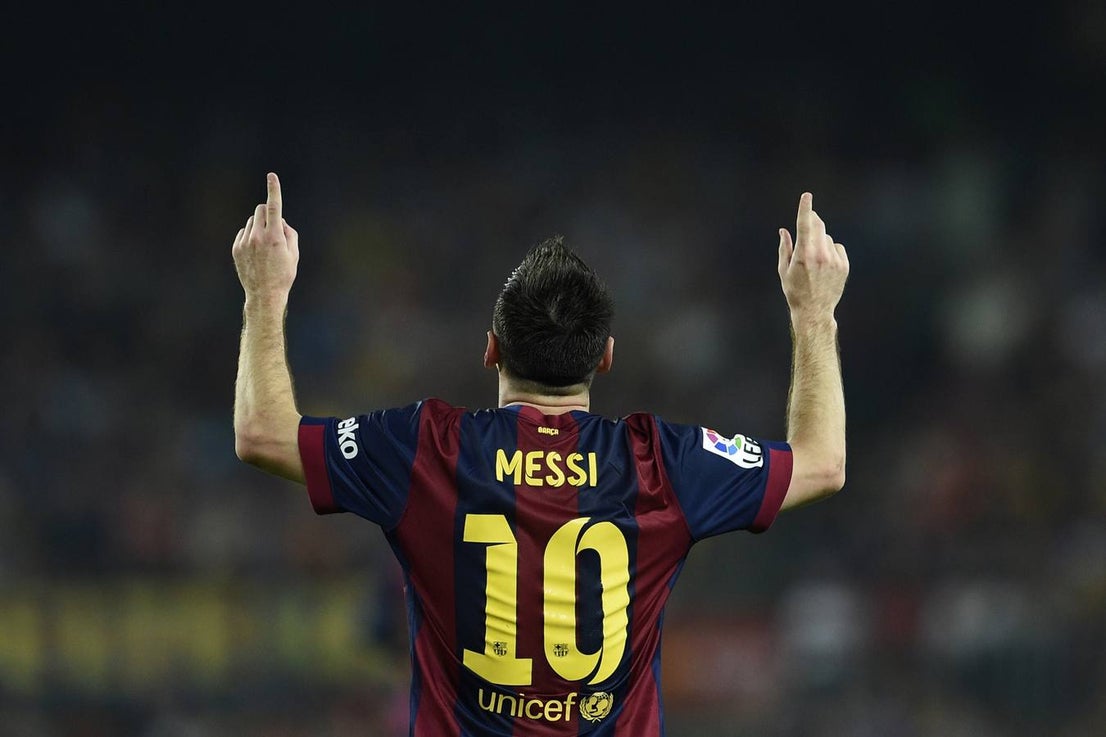 Sábado 18 de octubre. Real Madrid y Barcelona vencieron en sus partidos ante el Levante y el Eibar respectivamente, en los que volvieron a marcar Cristiano Ronado y Messi. Fotografía. AFP/REUTERS