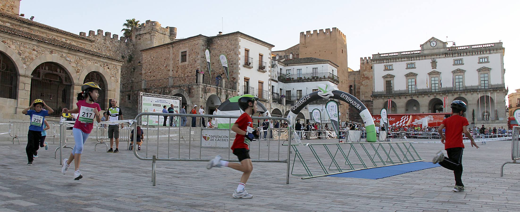 La Plaza Mayor de Cáceres acoge el II Circuito Baby Duatlón