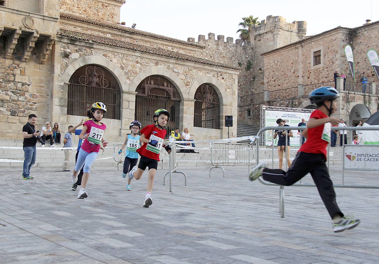 La Plaza Mayor de Cáceres acoge el II Circuito Baby Duatlón