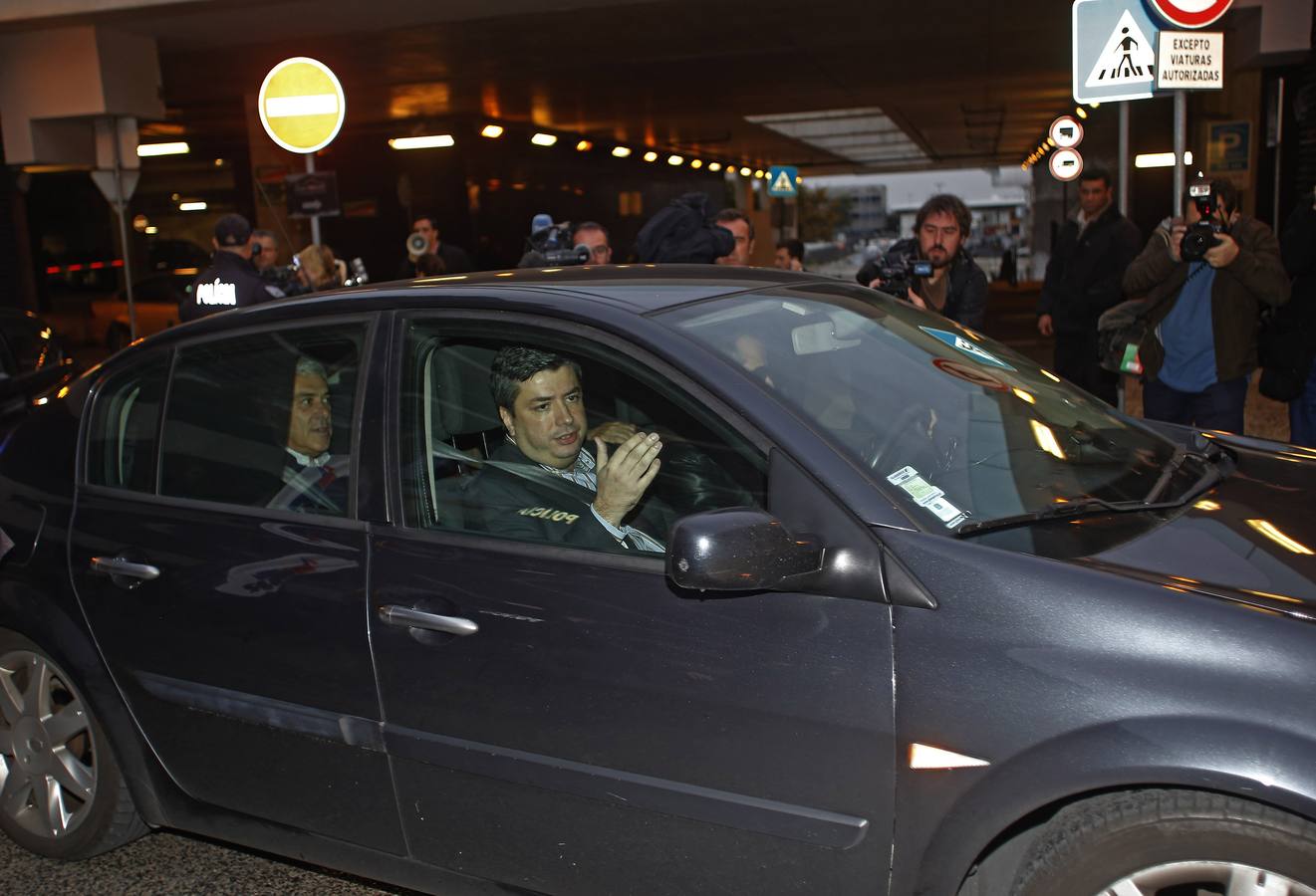 Sábado, 22 de noviembre: El ex primer ministro de Portugal, José Sócrates, ha regresado este domingo al Campus de la Justicia de Lisboa para ser interrogado por el juez Carlos Alexander en relación a los delitos de evasión fiscal, lavado de dinero y corrupción de los que ha sido acusado, según ha informado la agencia de noticias Lusa. Fotografía: Agencias