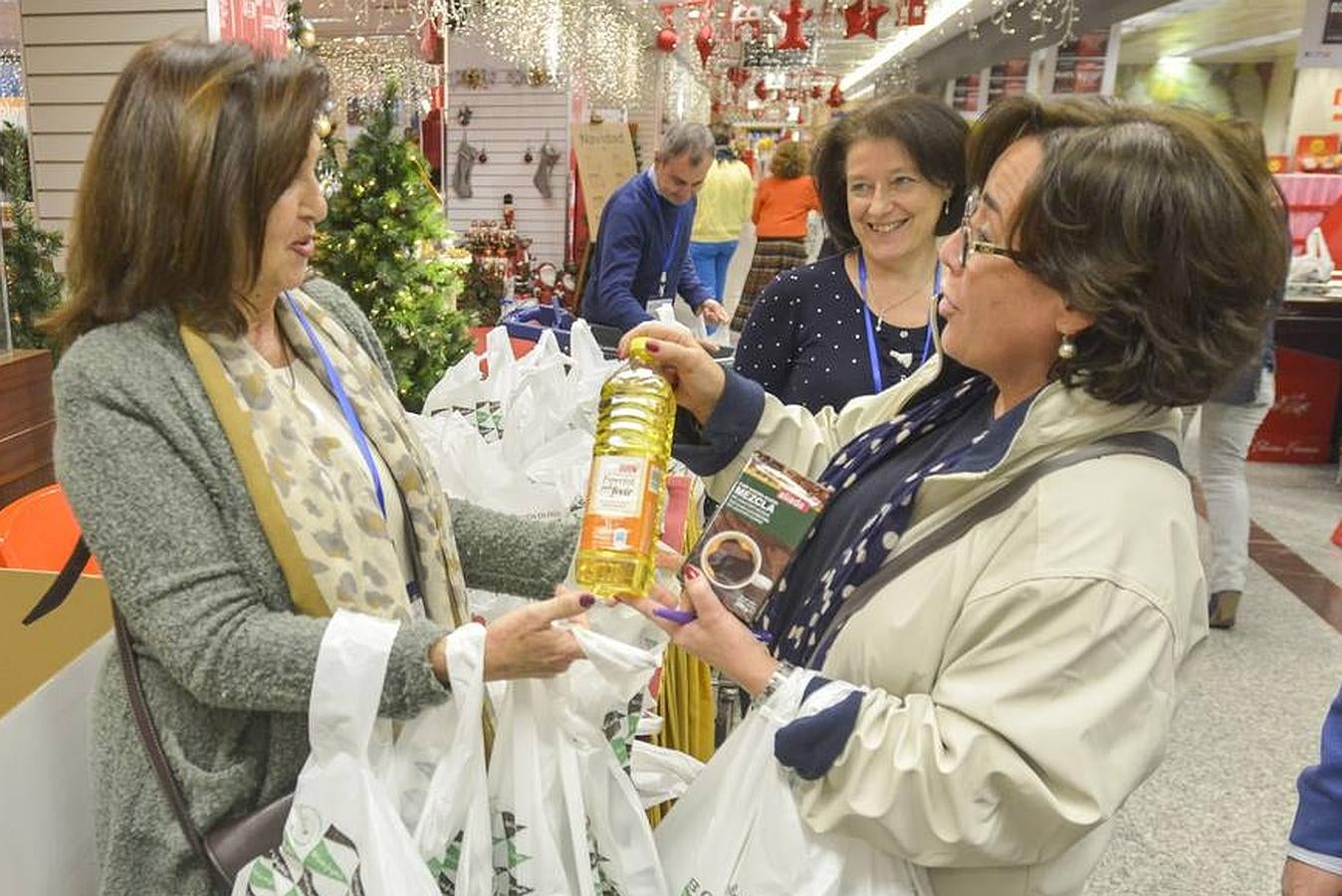 Voluntarios extremeños se vuelcan en la gran recogida de alimentos