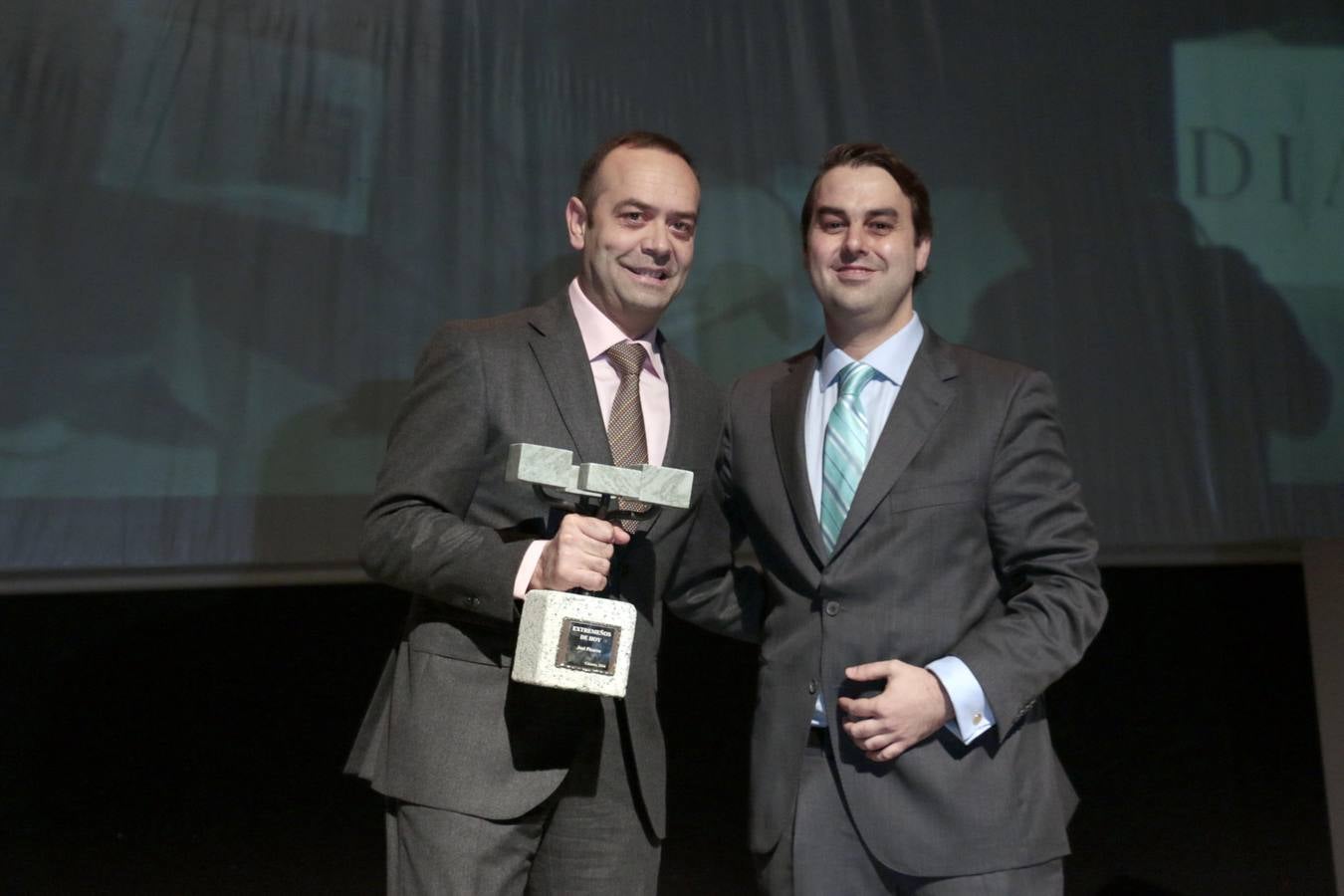 Luis Anarte entrega la Encina Cúbica al cocinero José Pizarro