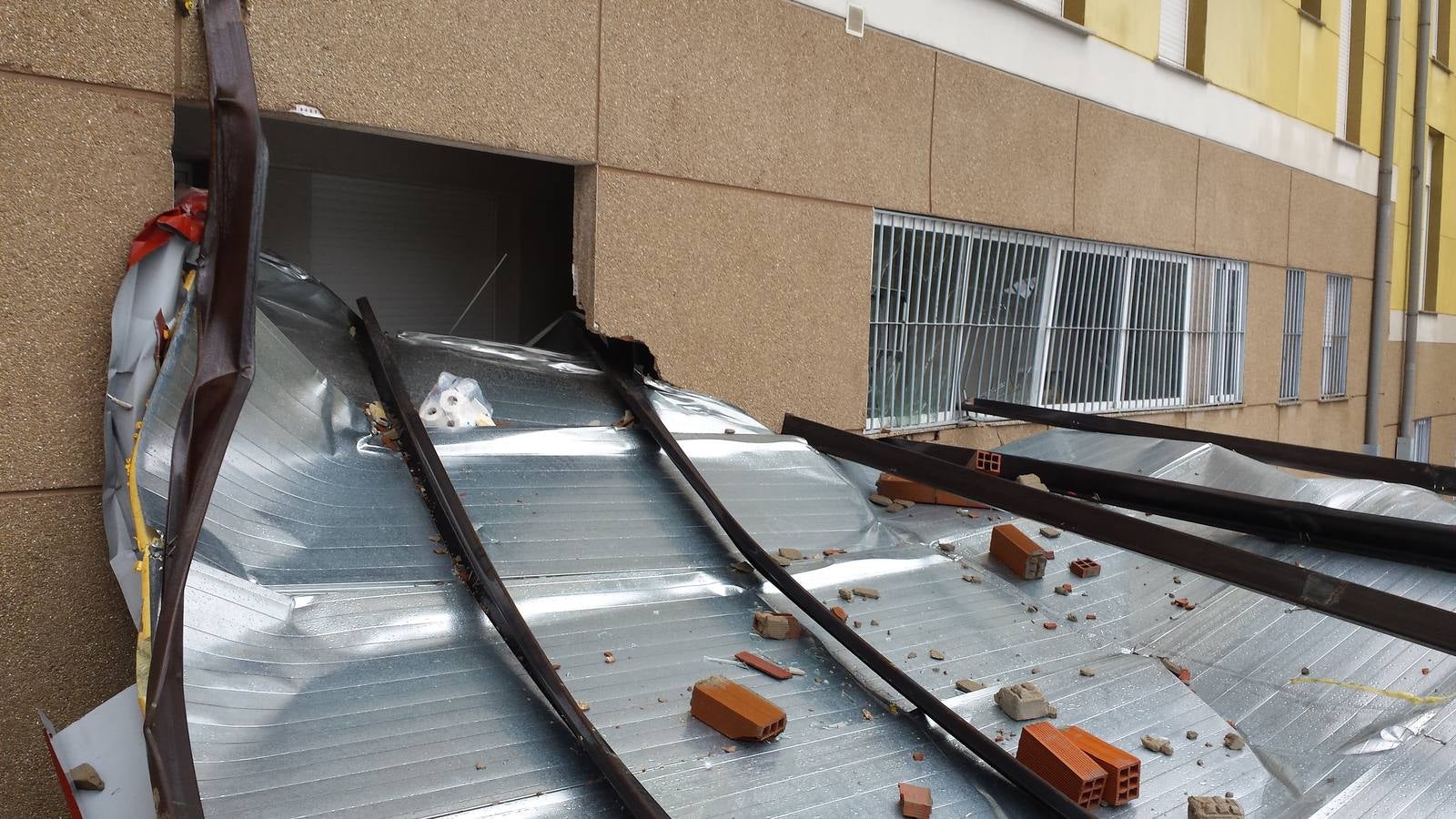 El fuerte viento provoca daños en Plasencia