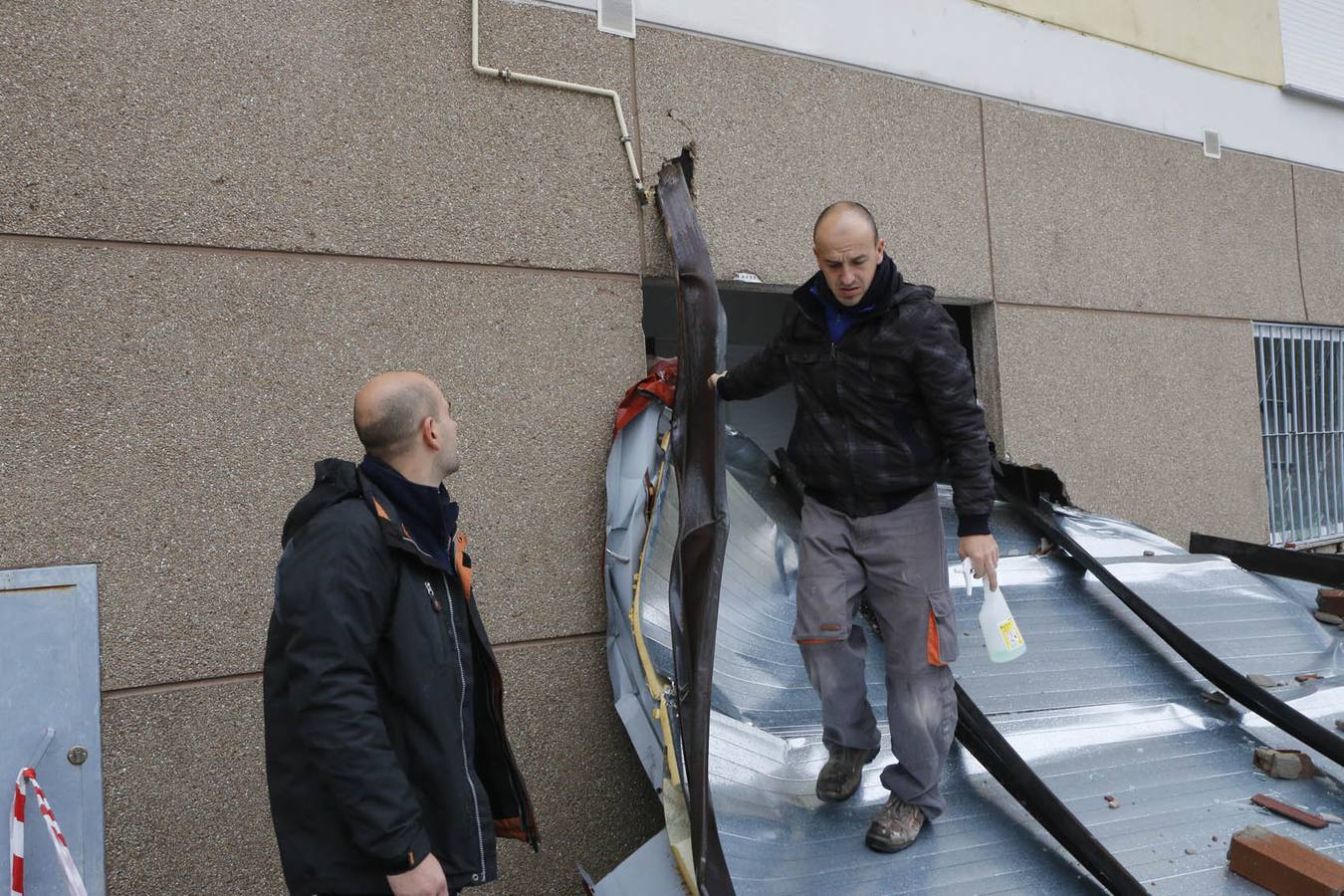 El fuerte viento provoca daños en Plasencia