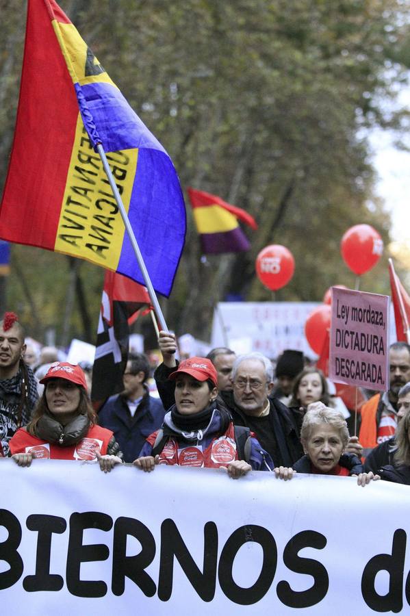 Las llamadas Marchas por la Dignidad arrancan desde Atocha camino de la Puerta del Sol para reivindicar 'Pan, trabajo y techo'.