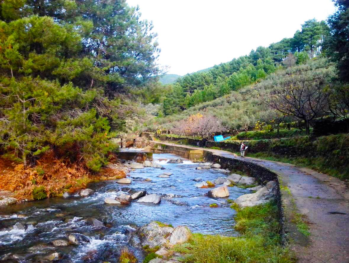 Las lluvias otoñales dan fuerza al Chorrituelo de Ovejuela
