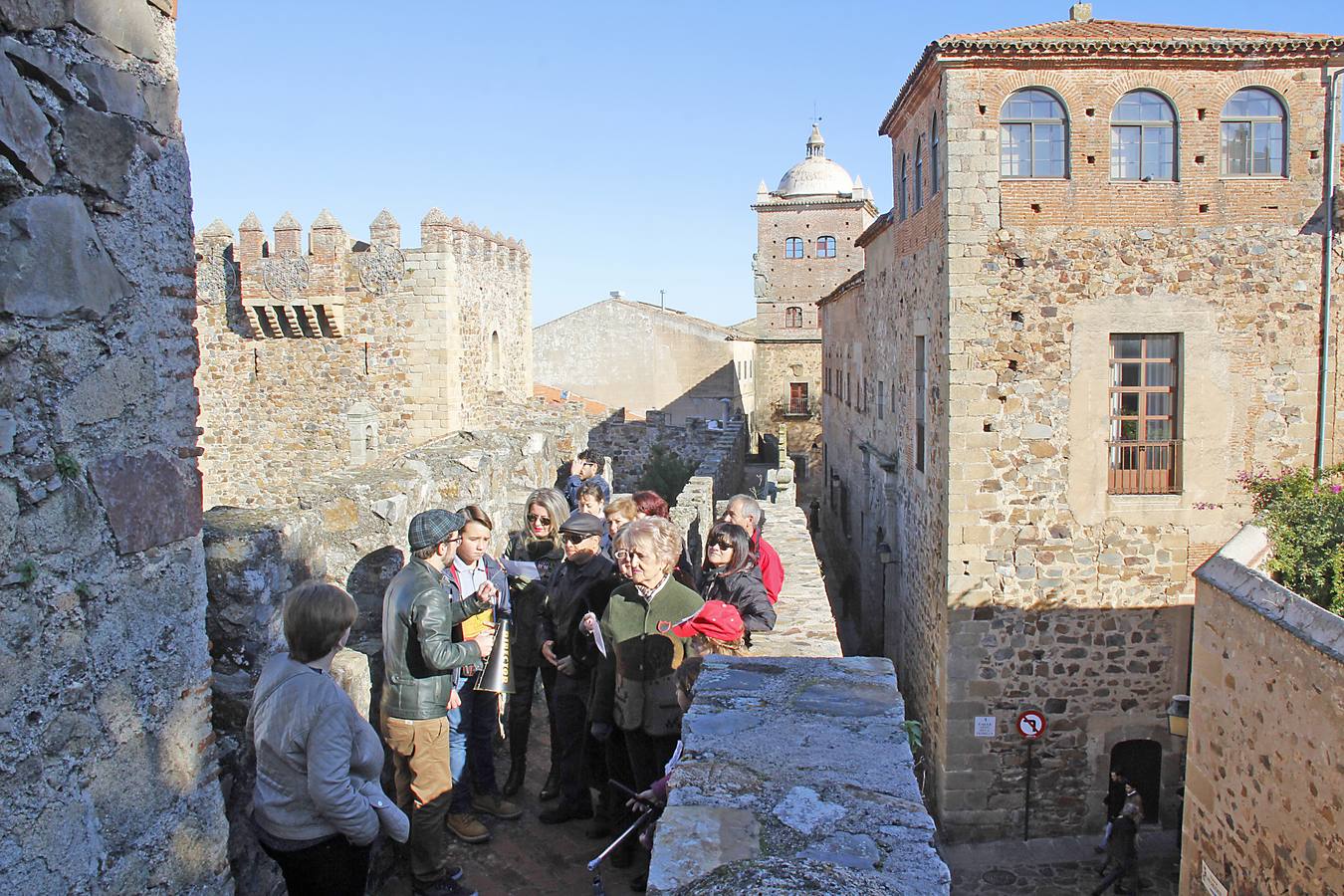 TRAS LOS PASOS DE ISABEL