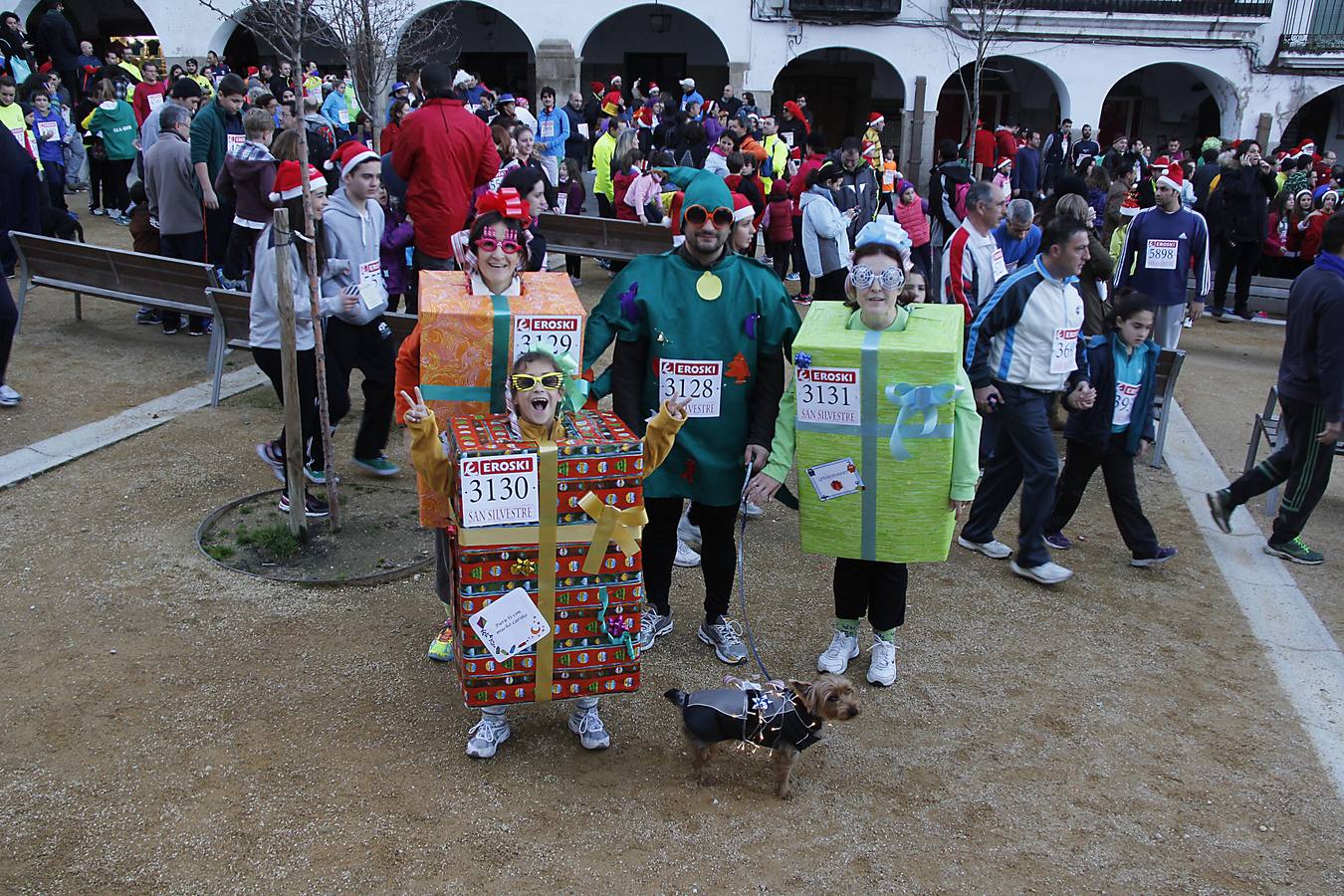 6.000 personas despiden el año corriendo en la San Silvestre cacereña