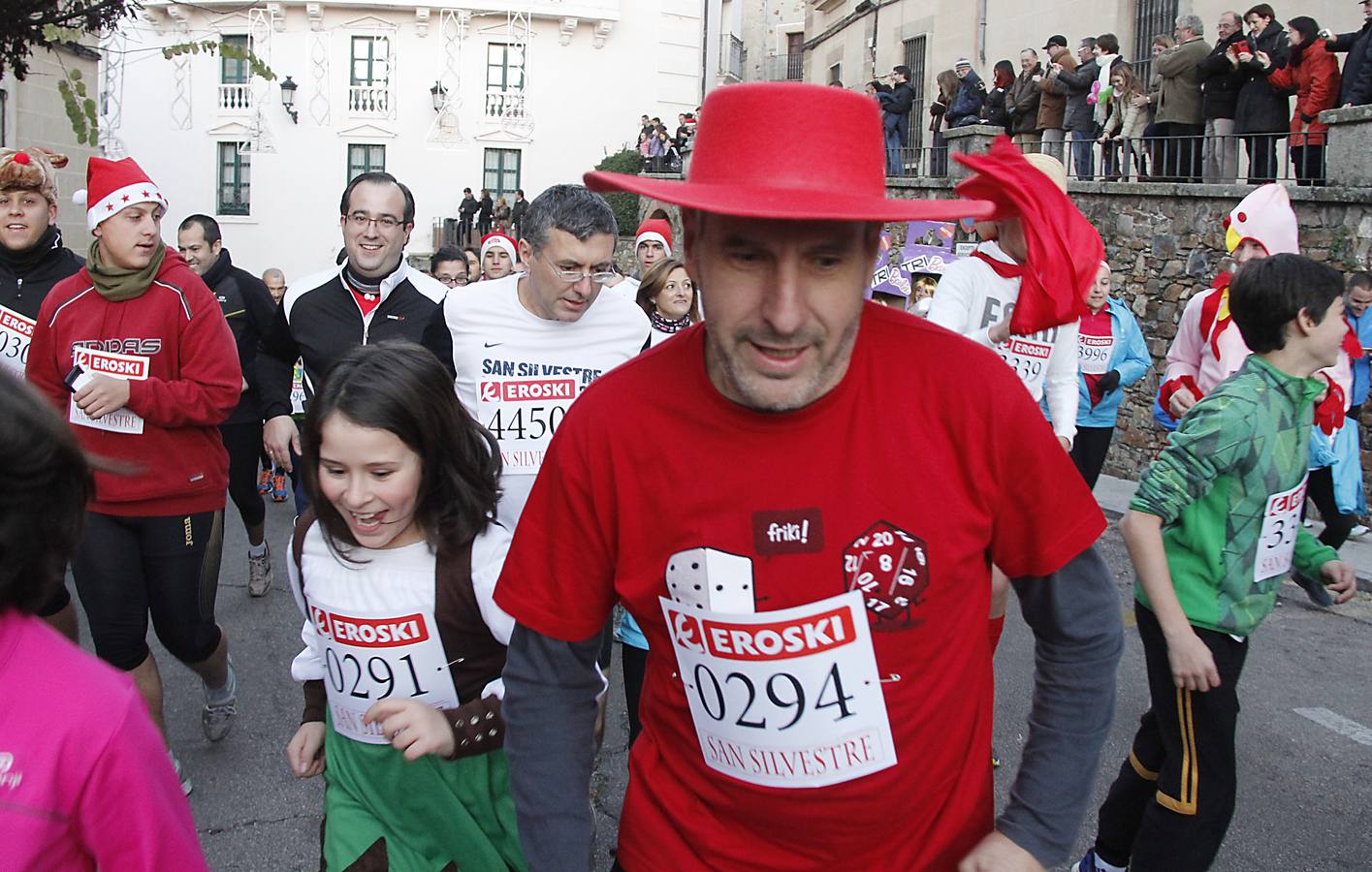 6.000 personas despiden el año corriendo en la San Silvestre cacereña