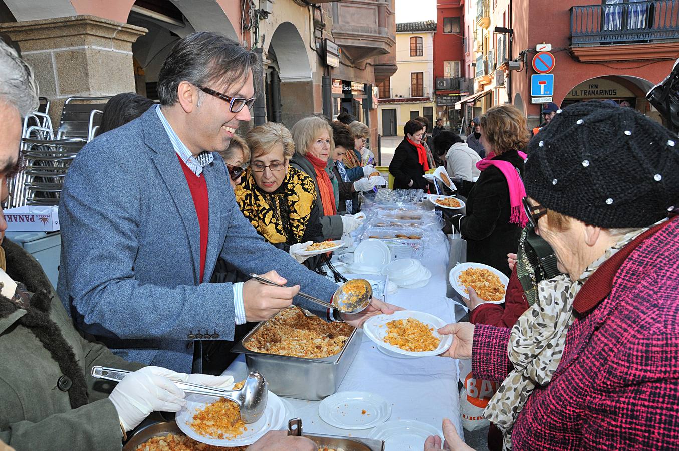 Plasencia celebra el día de San Fulgencio con migas en la Plaza Mayor