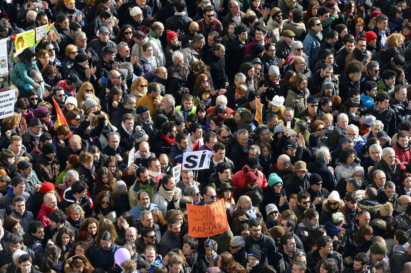 Miles de personas, en la Puerta del Sol.