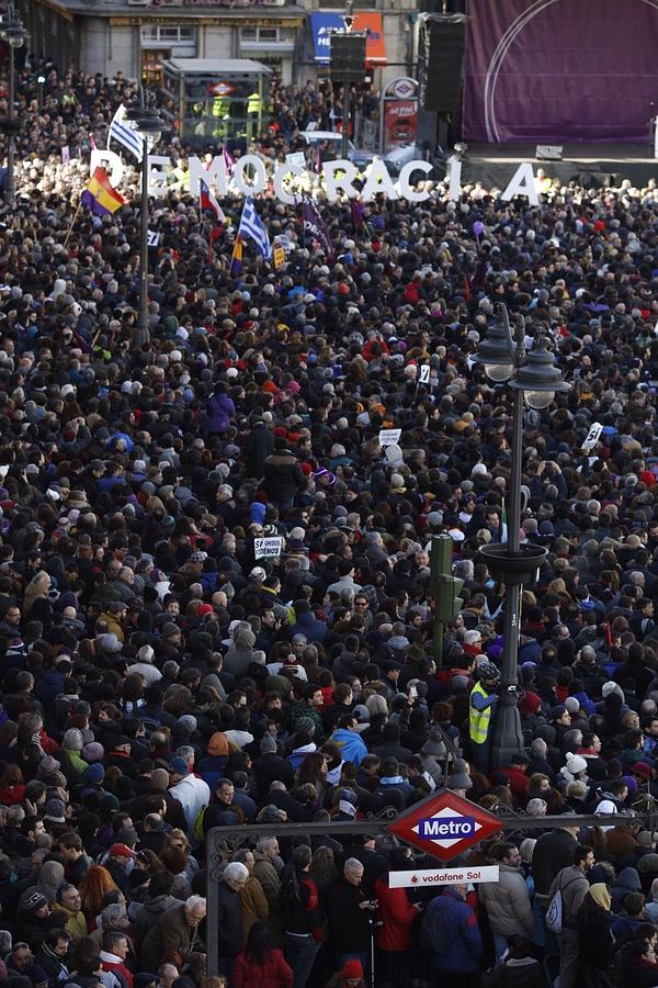 La Puerta del Sol se ha llenado de simpatizantes de Podemos.