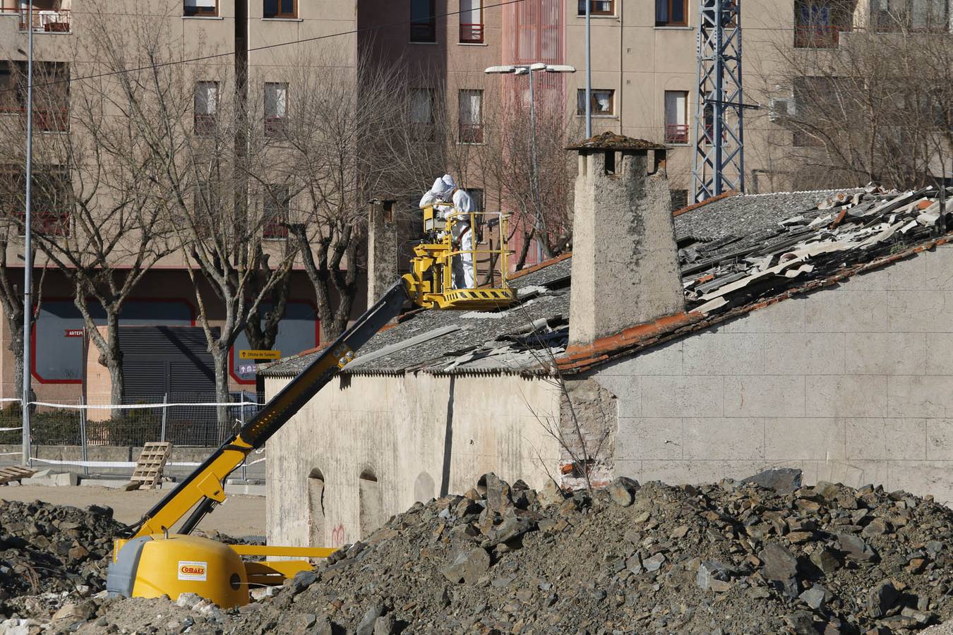 Retiran el amianto del nuevo parking