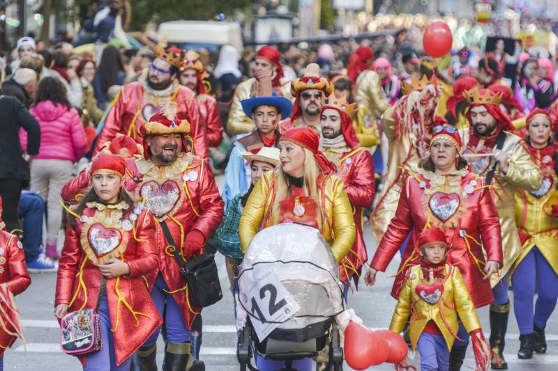 Artefactos y grupos menores en el desfile del Carnaval de Badajoz