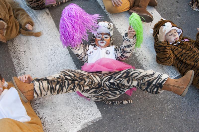 Artefactos y grupos menores en el desfile del Carnaval de Badajoz