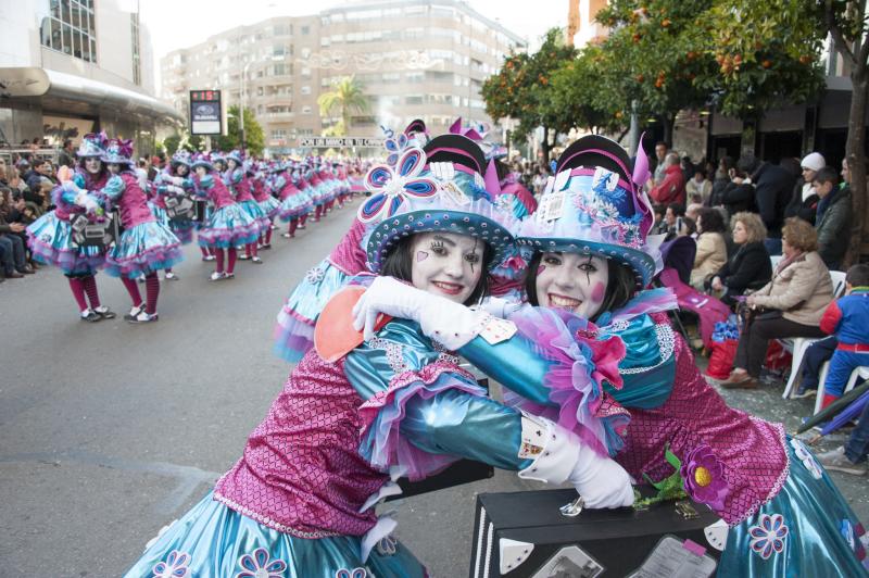 Artefactos y grupos menores en el desfile del Carnaval de Badajoz