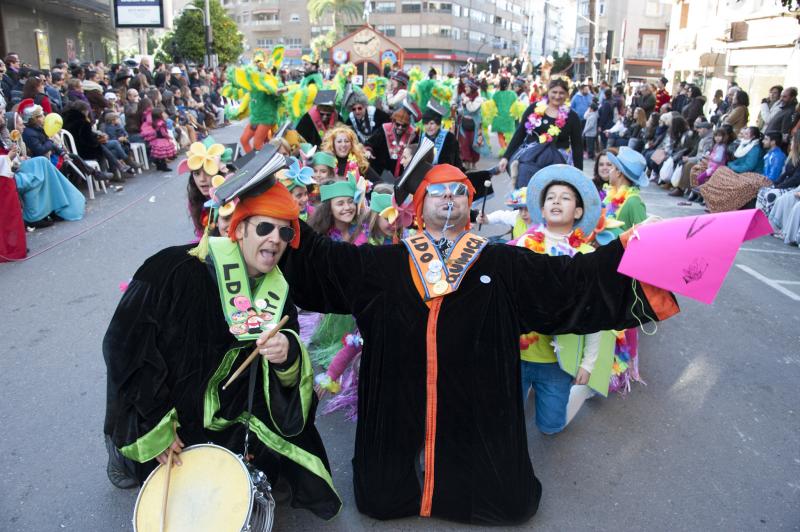 Artefactos y grupos menores en el desfile del Carnaval de Badajoz