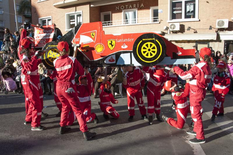 Artefactos y grupos menores en el desfile del Carnaval de Badajoz