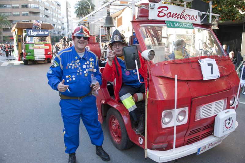 Artefactos y grupos menores en el desfile del Carnaval de Badajoz