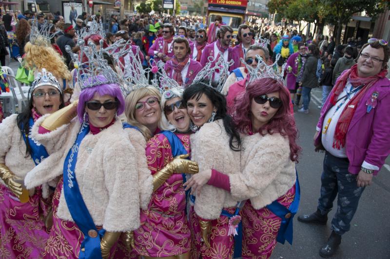 Artefactos y grupos menores en el desfile del Carnaval de Badajoz