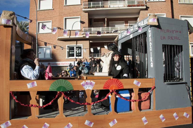 Artefactos y grupos menores en el desfile del Carnaval de Badajoz