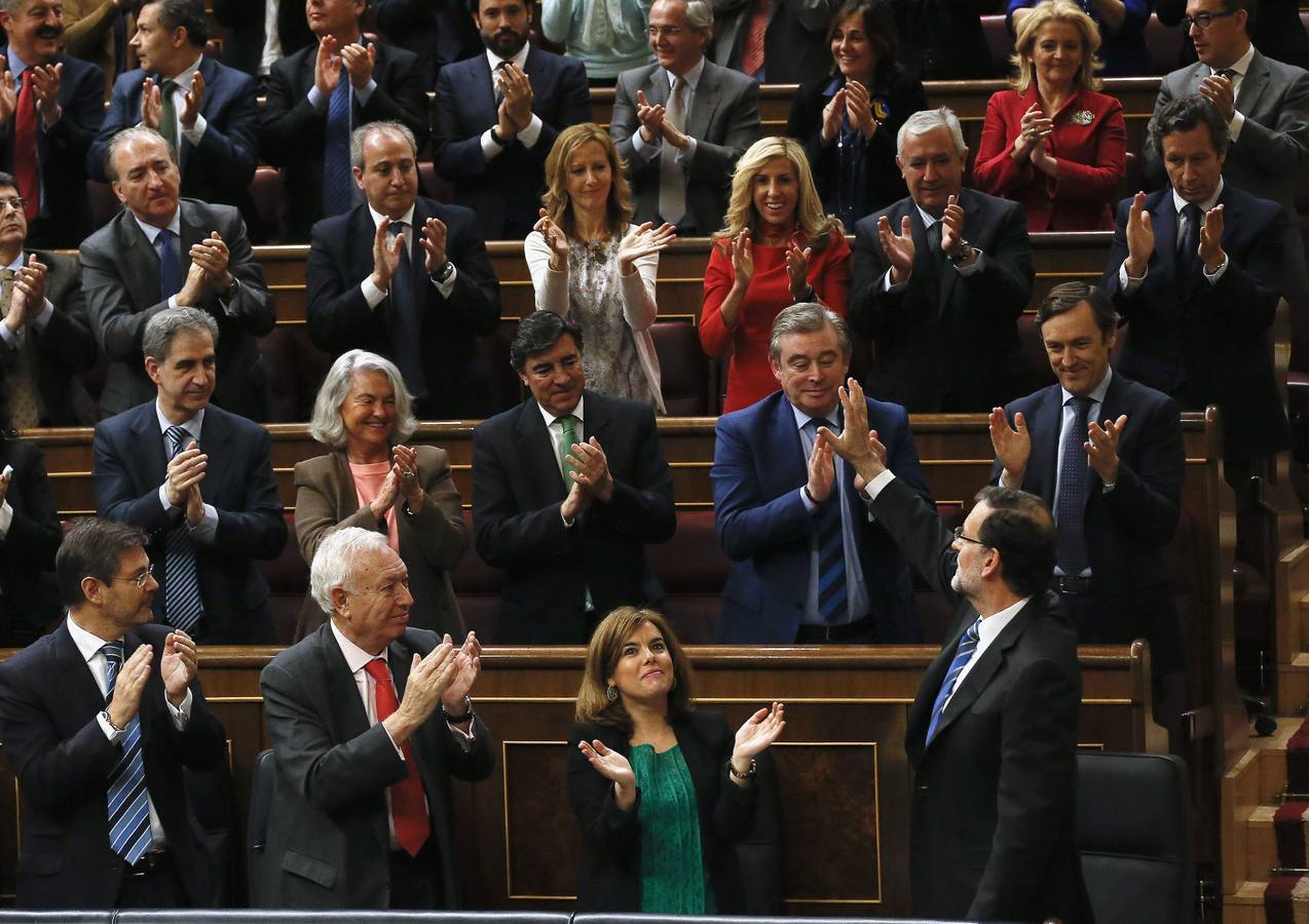 Respaldo y ovación del PP a Rajoy. MADRID. La bancada azul y los diputados del PP aplauden a Mariano Rajoy tras su intervención inicial en el vigésimo quinto Debate del estado de la Nación, la cita parlamentaria anual más importante del año, que se celebra hoy en la Cámara Baja.