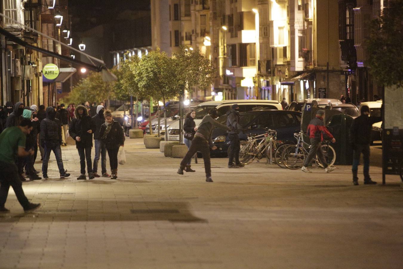 Batalla campal en Vitoria tras la manifestación en memoria de las víctimas del 3 de marzo