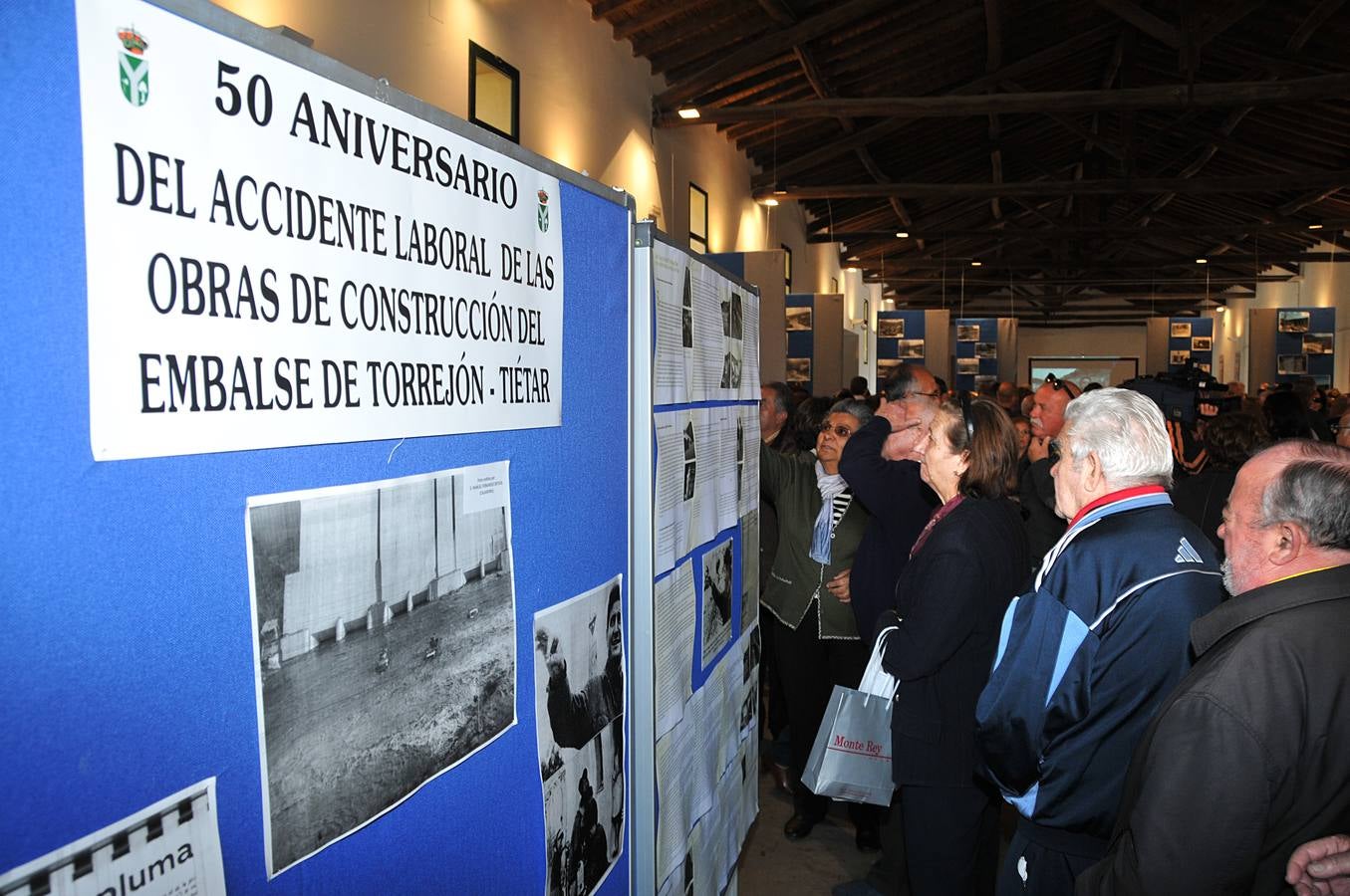 Homenaje a los fallecidos en las obras de construcción de las presa de Torrejón el Rubio