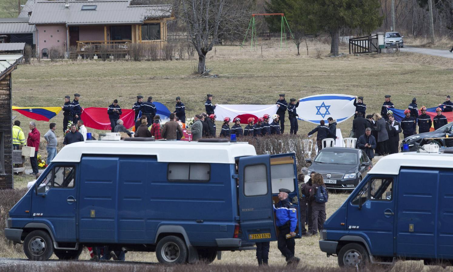 Jueves, 26 de marzo. Los datos ofrecidos por una de las cajas negras del avión de Germanwings, que se estrelló el 24 de marzo en los Alpes franceses, ha revelado que el accidente fue provocado intencionadamente por el copiloto de la aeronave, Andreas Lubitz. Fotografías: Agencias.